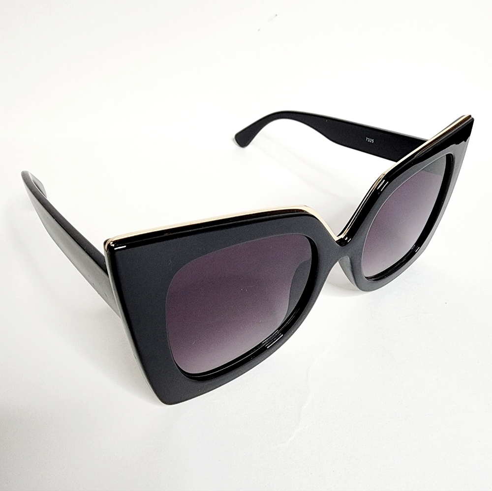 Classic Cat-Eye Sunglasses | Black